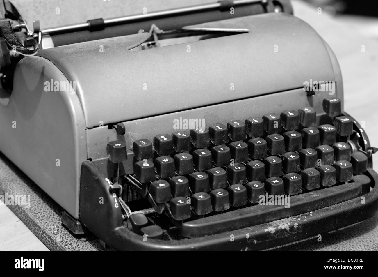 Alte rostige Schreibmaschine Nahaufnahme. B&W Stockfoto