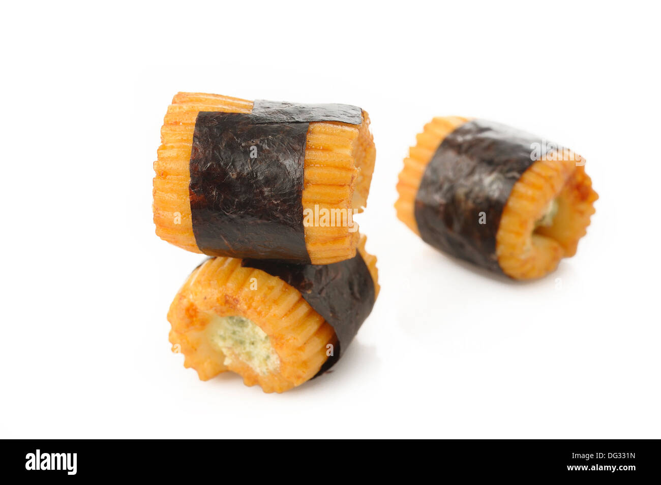 Seetang eingewickelt Reis Cracker Wasabi gefüllt Stockfoto