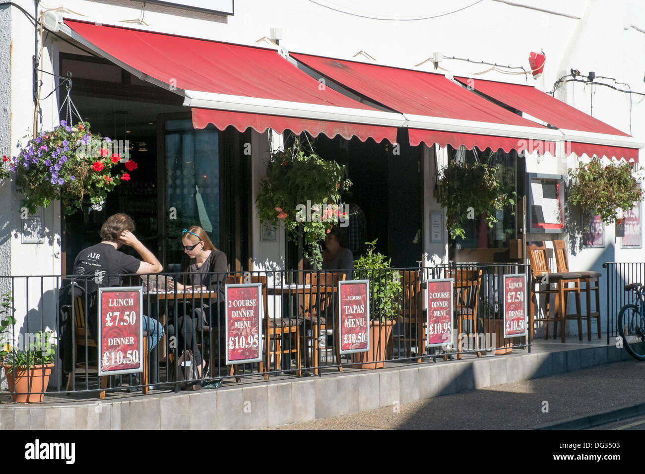 Essen im freien Tapas in Worthing. Bild von Julie Edwards Stockfoto