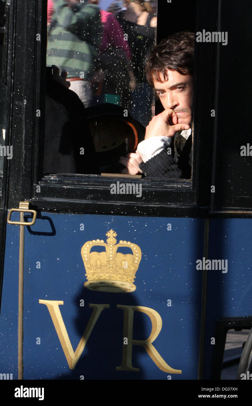 Robert Downey Jr. als Sherlock Holmes London in einem viktorianischen Polizei Wagen Stockfoto