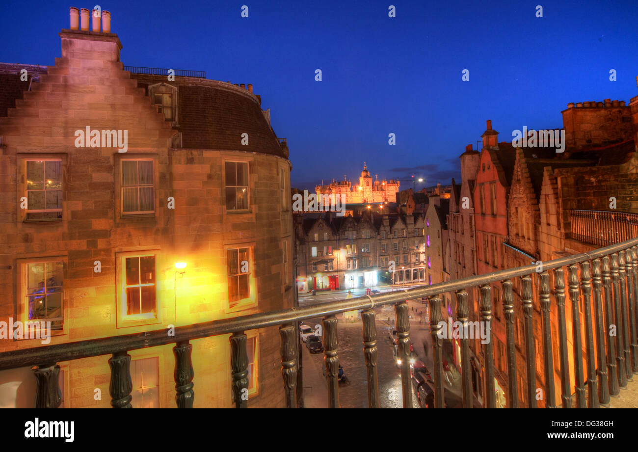 Victoria Street Edinburgh Stadt Schottland UK in der Abenddämmerung Nachtaufnahme Stockfoto