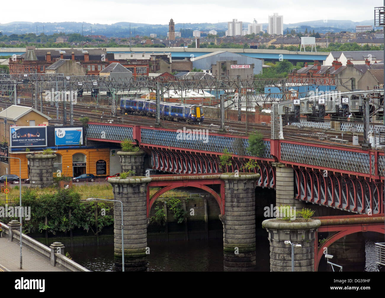 Brücken in Glasgow Central nehmen Züge über den Clyde River, Schottland, UK Stockfoto
