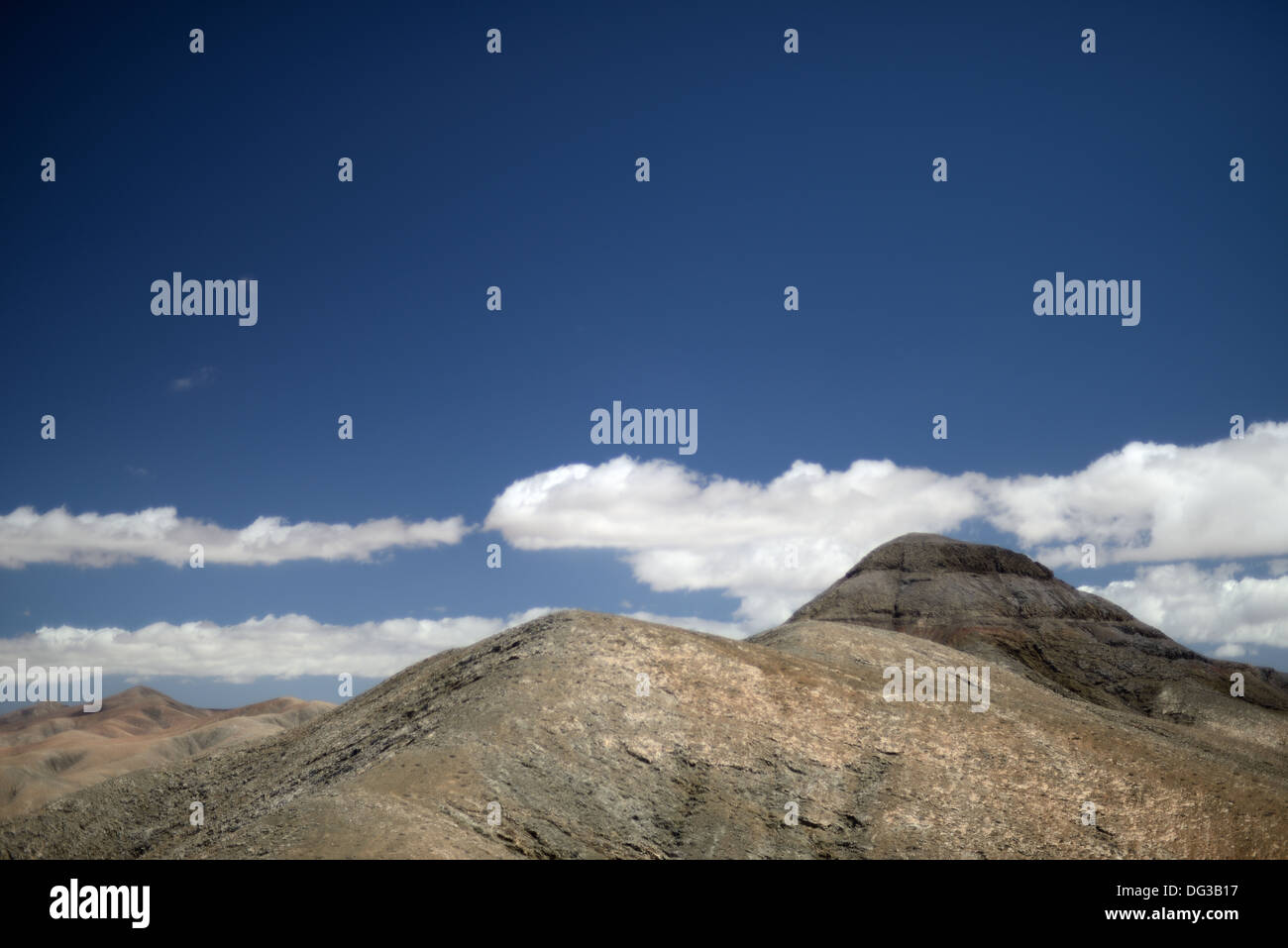 Die vulkanische Landschaft auf der spanischen Insel Fuerteventura Stockfoto