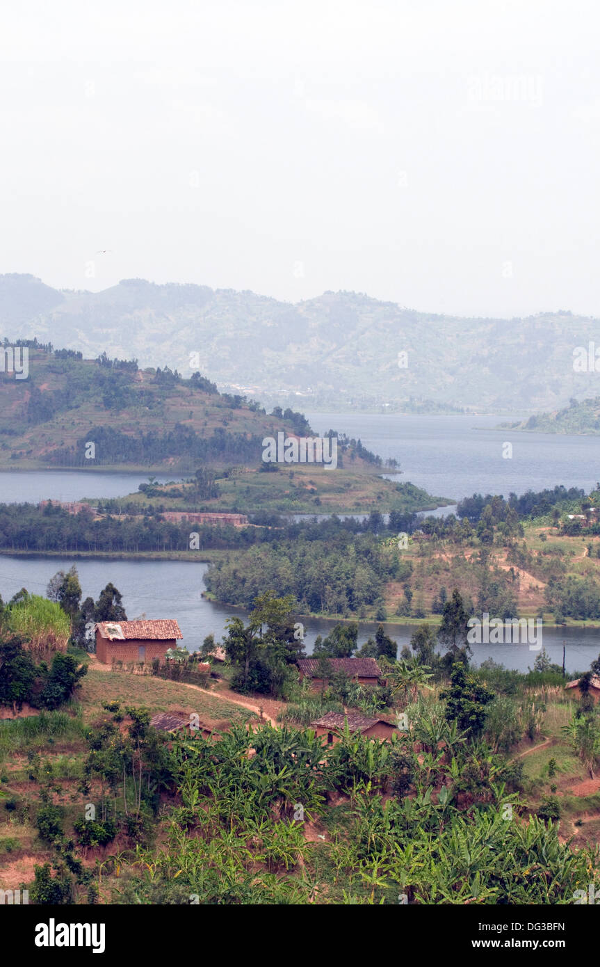 Aussicht von Virunga Lodge über See Burera und landwirtschaftliche Betriebe, Landwirtschaft, Wälder und Hügel rund um den See. Ländlichen Ruanda Stockfoto