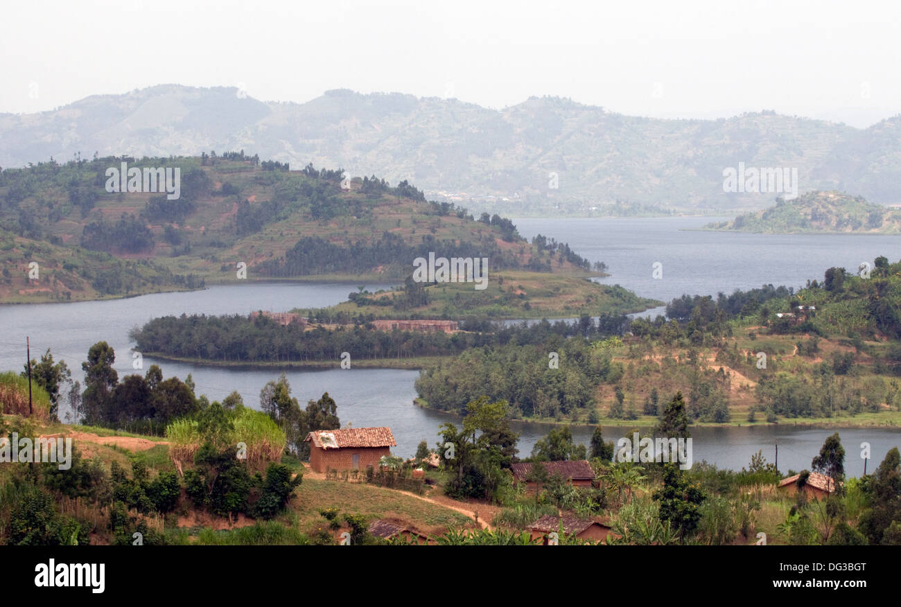 Aussicht von Virunga Lodge über See Burera und landwirtschaftliche Betriebe, Landwirtschaft, Wälder und Hügel rund um den See. Ländlichen Ruanda Stockfoto