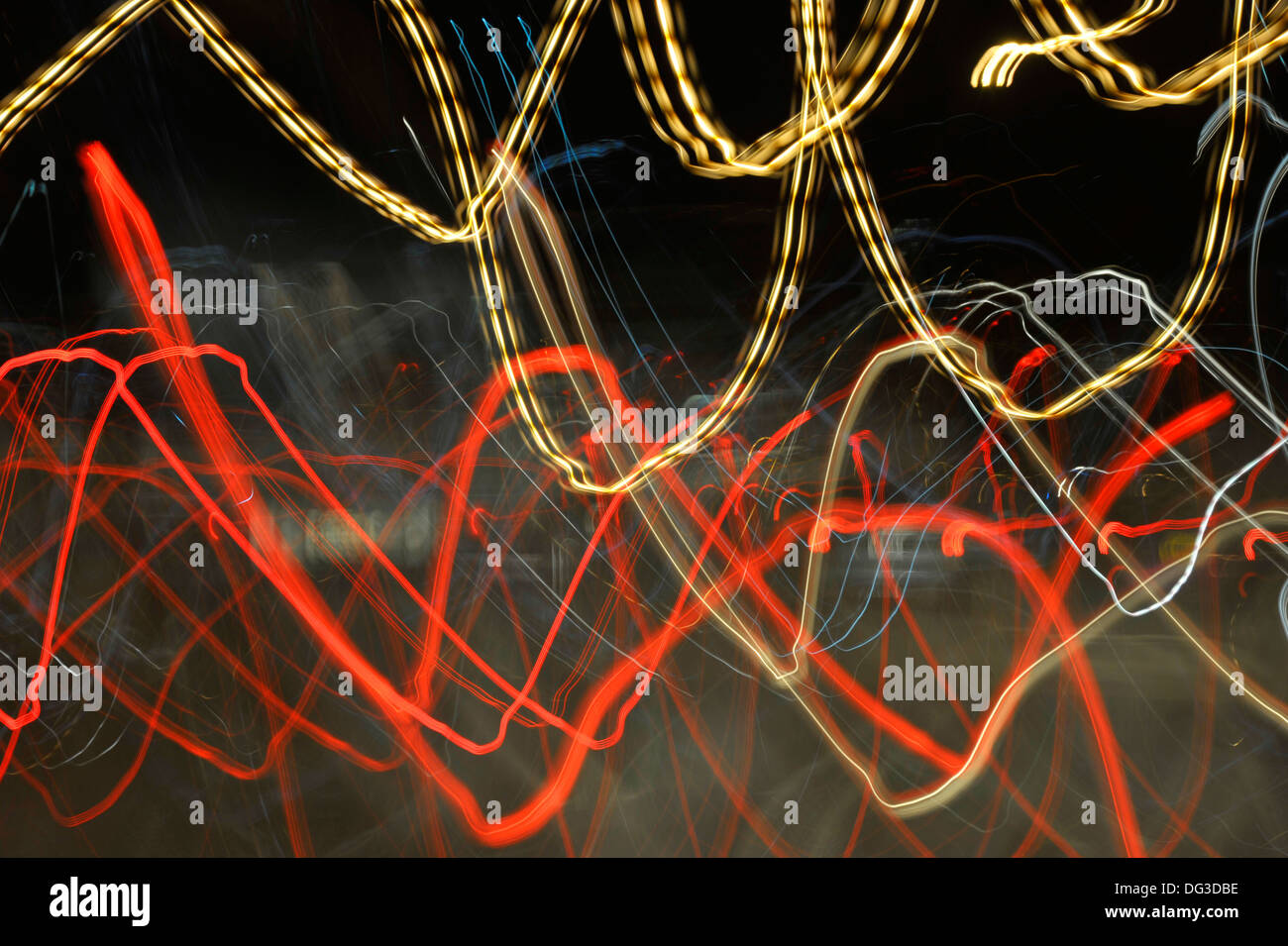 Abstrakte Bilder des nächtlichen Verkehrs in Bangkok, Thailand. Stockfoto