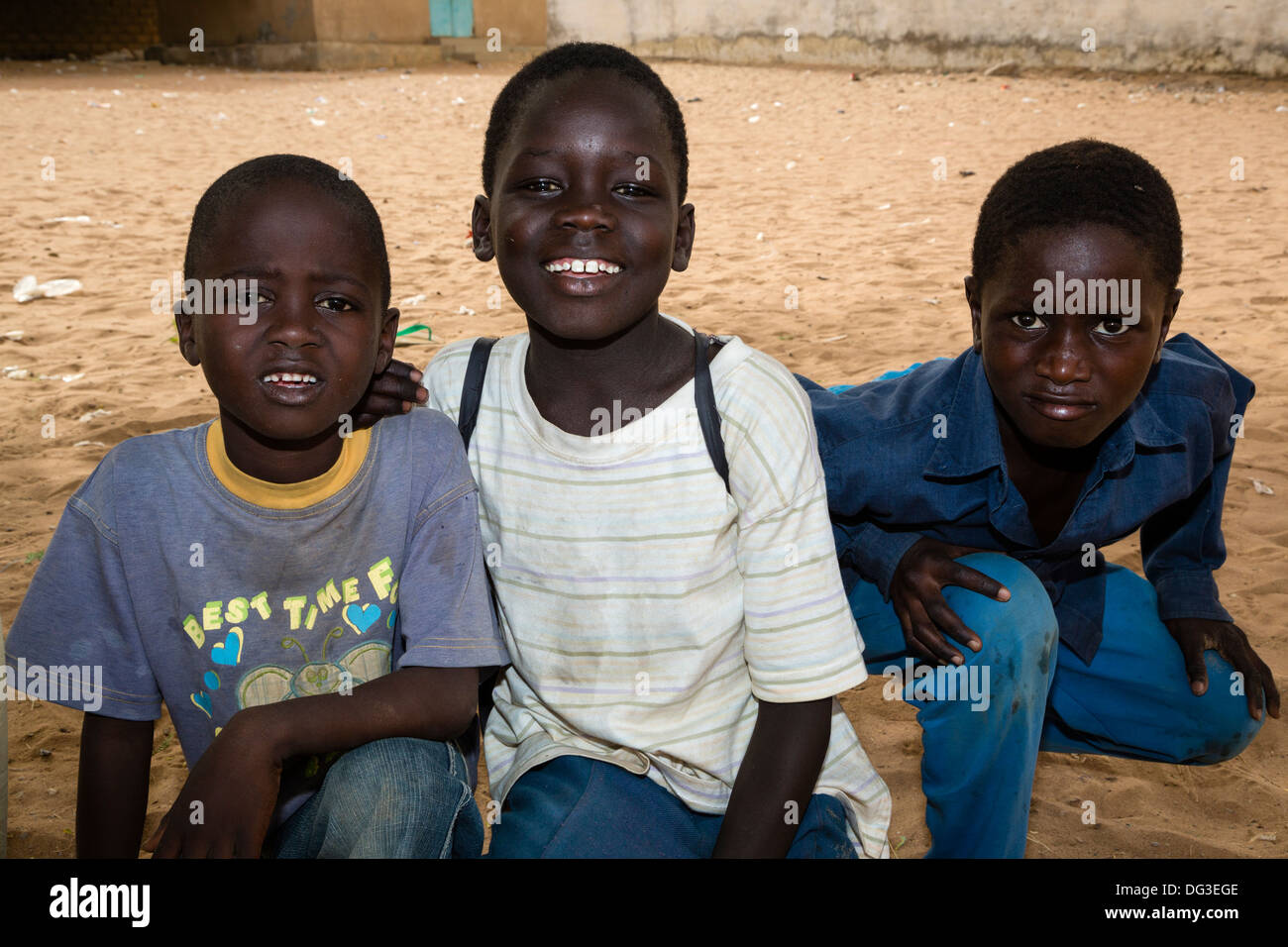 Senegal, Touba. Drei kleine senegalesischen jungen. Stockfoto