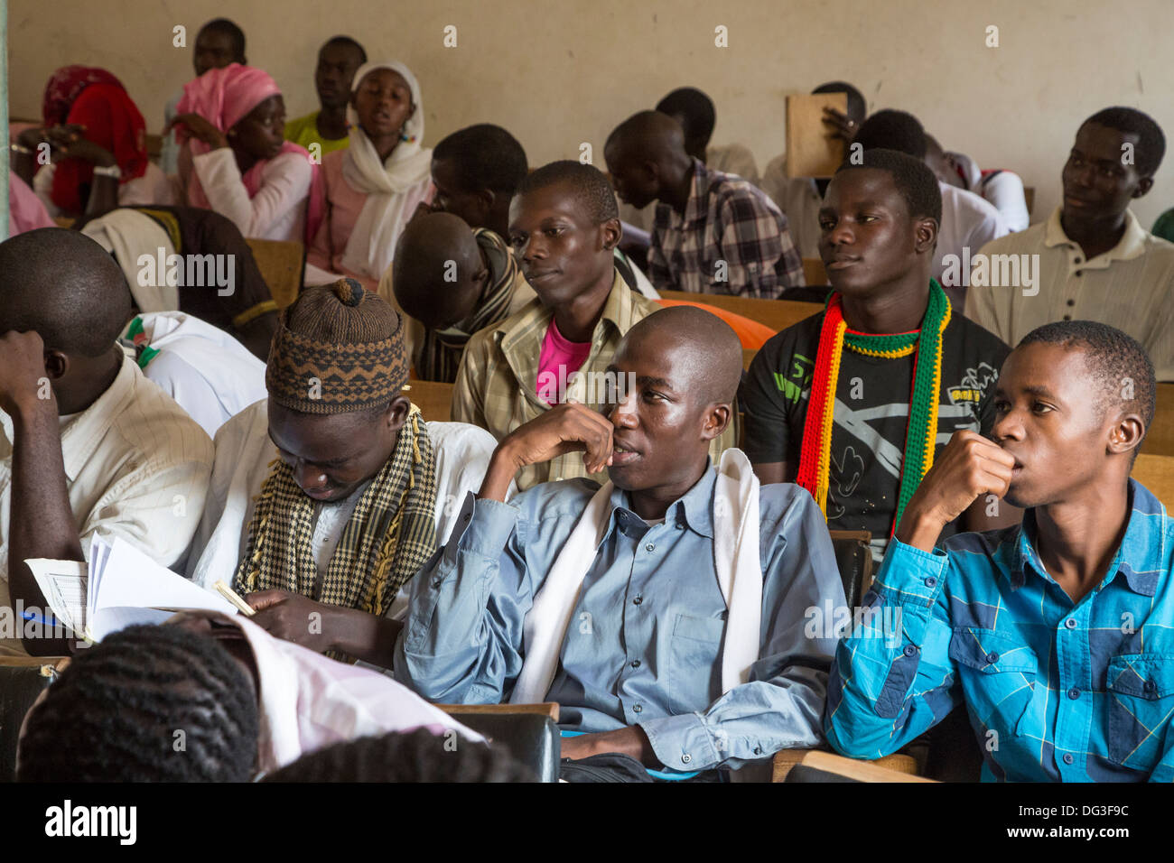 Senegal, Touba. Studenten an der Al-Azhar-Institut für islamische Studien. Stockfoto