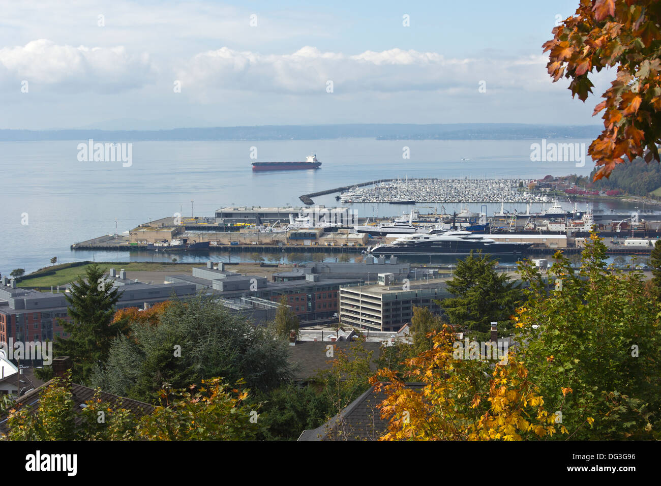 Sicht ein Industriehafen und einen Jachthafen Seattle WA. Stockfoto