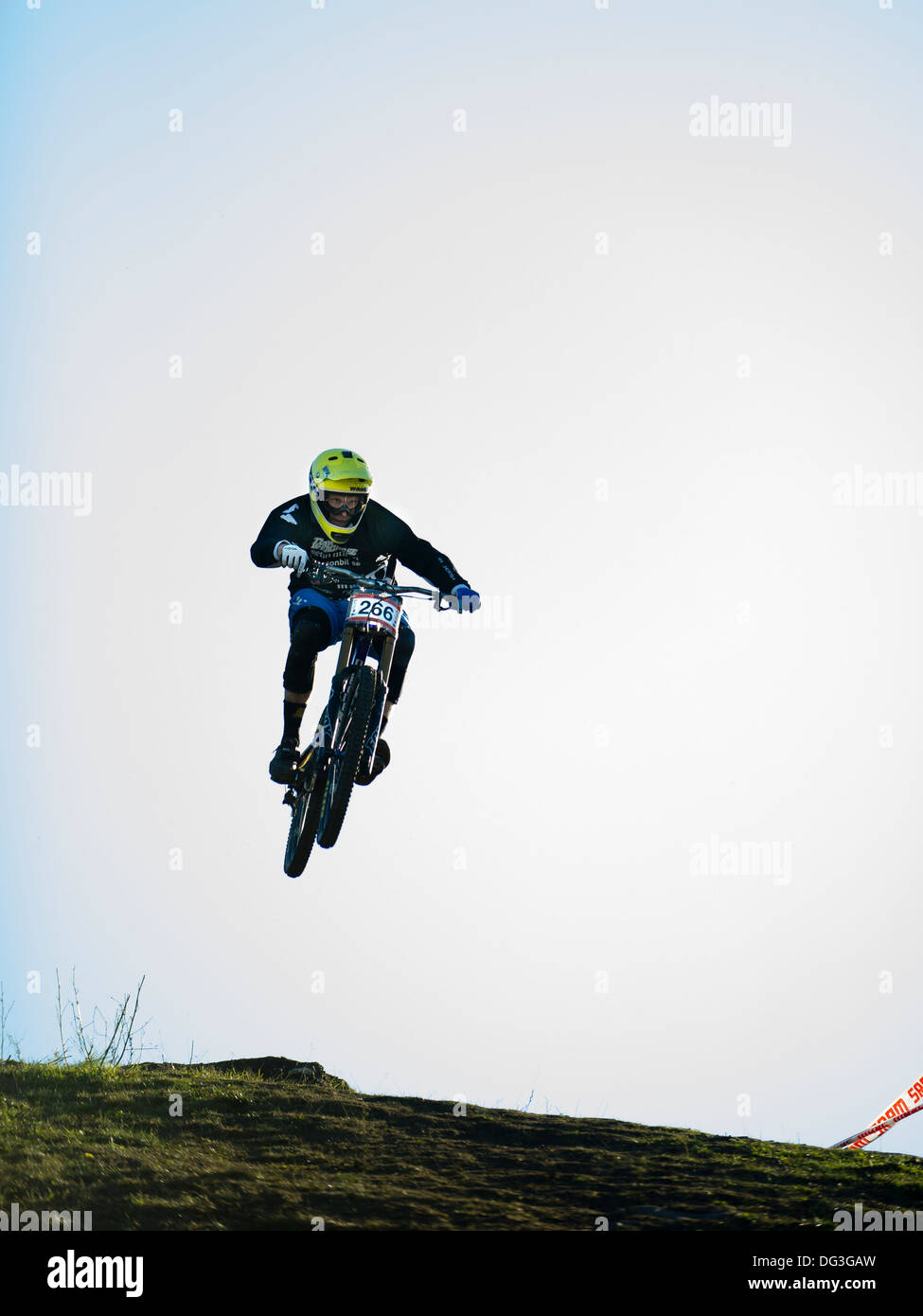 Downhill-Bike springen Stockfoto