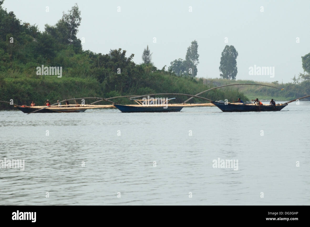 Flotte von Fischerbooten gemeinsam mit erweitert Polen Schleppnetzen der Netze am Kivu-See in Ruanda Zentralafrika Stockfoto