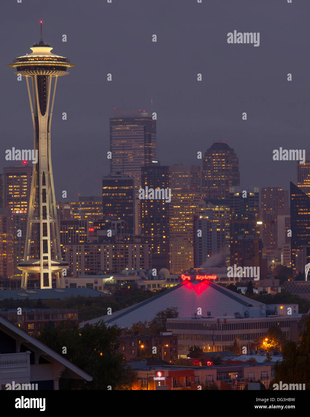 Die Stadt Seattle einen Blick auf die Lichter der Stadt in der Nacht. Stockfoto