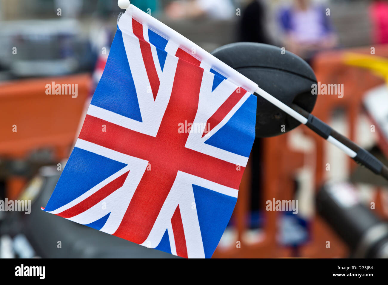 Union Jack-Fähnchen auf Motorrad - Rückspiegel stecken Stockfotografie -  Alamy