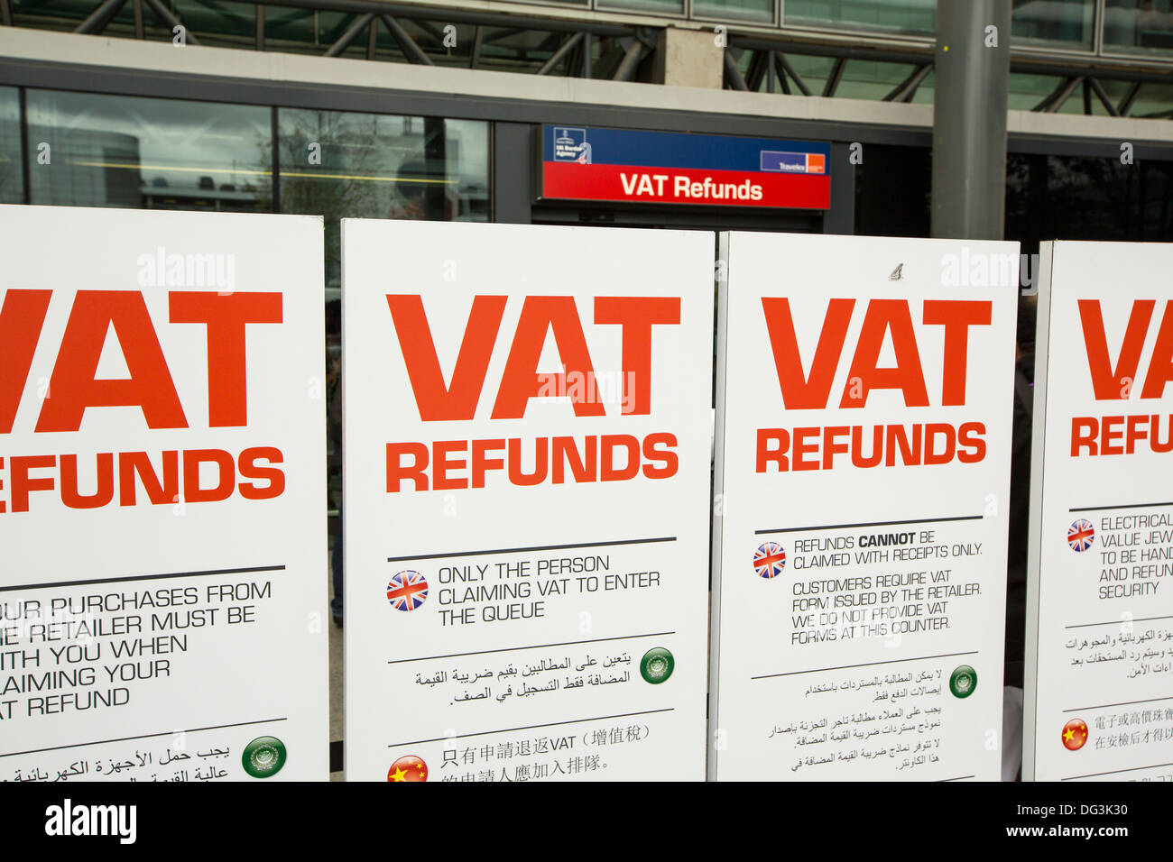 Eine Rückerstattung der Mehrwertsteuer Zentrum am Flughafen Heathrow, London, UK, für ausländische Touristen zu Clain Rücken die Mehrwertsteuer, die sie auf gekaufte Ware bezahlt haben. Stockfoto