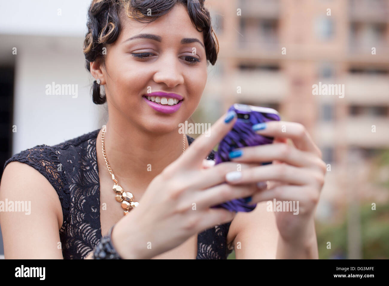 Frau mit Smartphone - USA Stockfoto