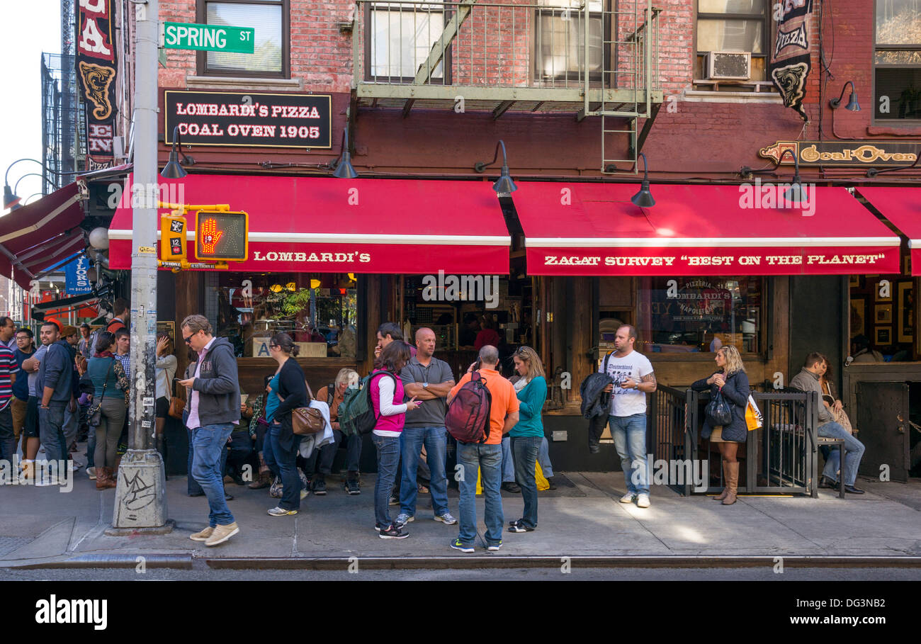 Lombardi Soll Die Alteste Pizzeria In New York City Usa Am Spring Street In Nolita Stockfotografie Alamy