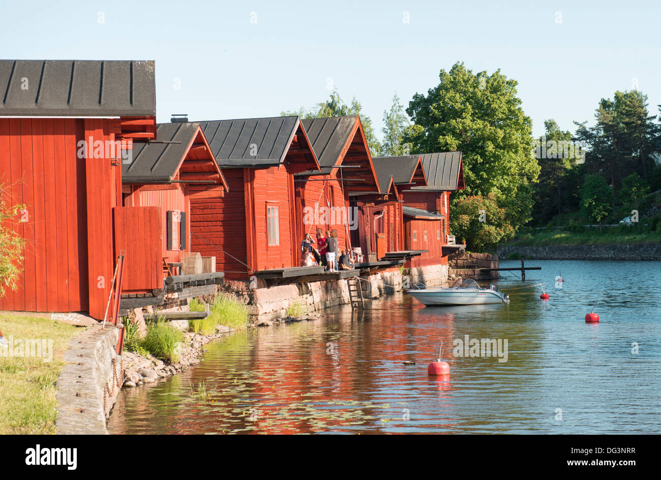 Der Blick auf alte Holzhäuser in der Stadt Porvoo in Finnland Stockfoto