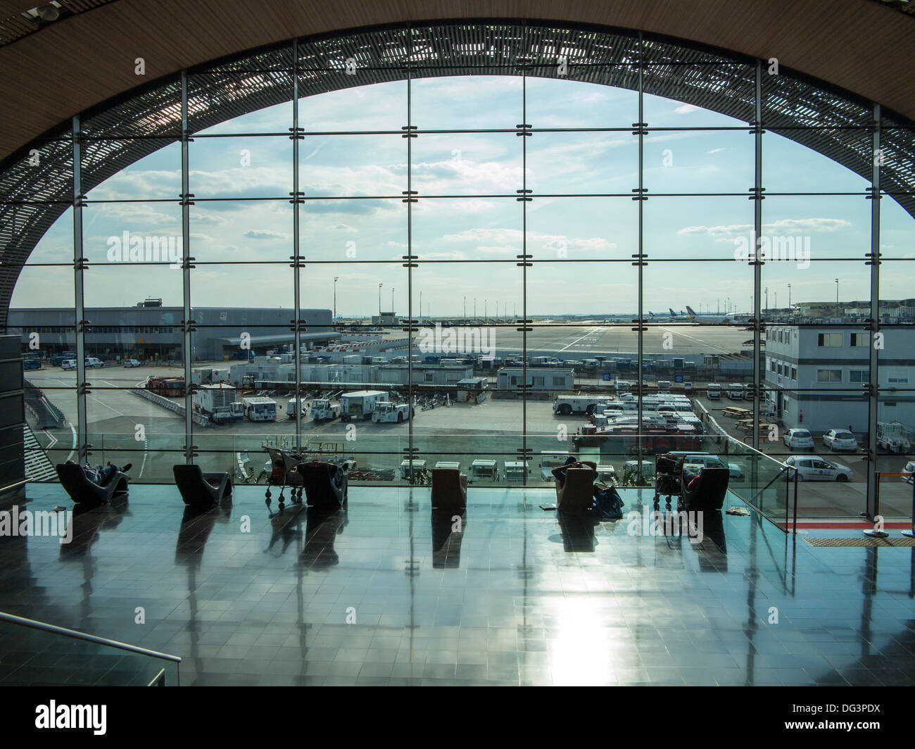 Blick von der Abflughalle des Terminals 2 am Flughafen ...