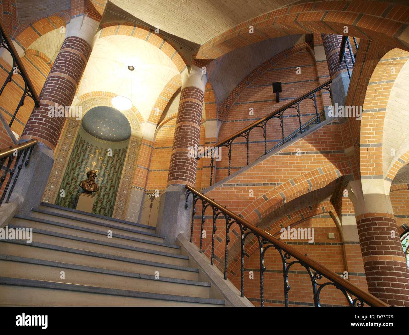 Treppe an der Kunsthochschule Teekenschool entworfen von Cuypers Architekt Roermond Limburg Niederlande Stockfoto