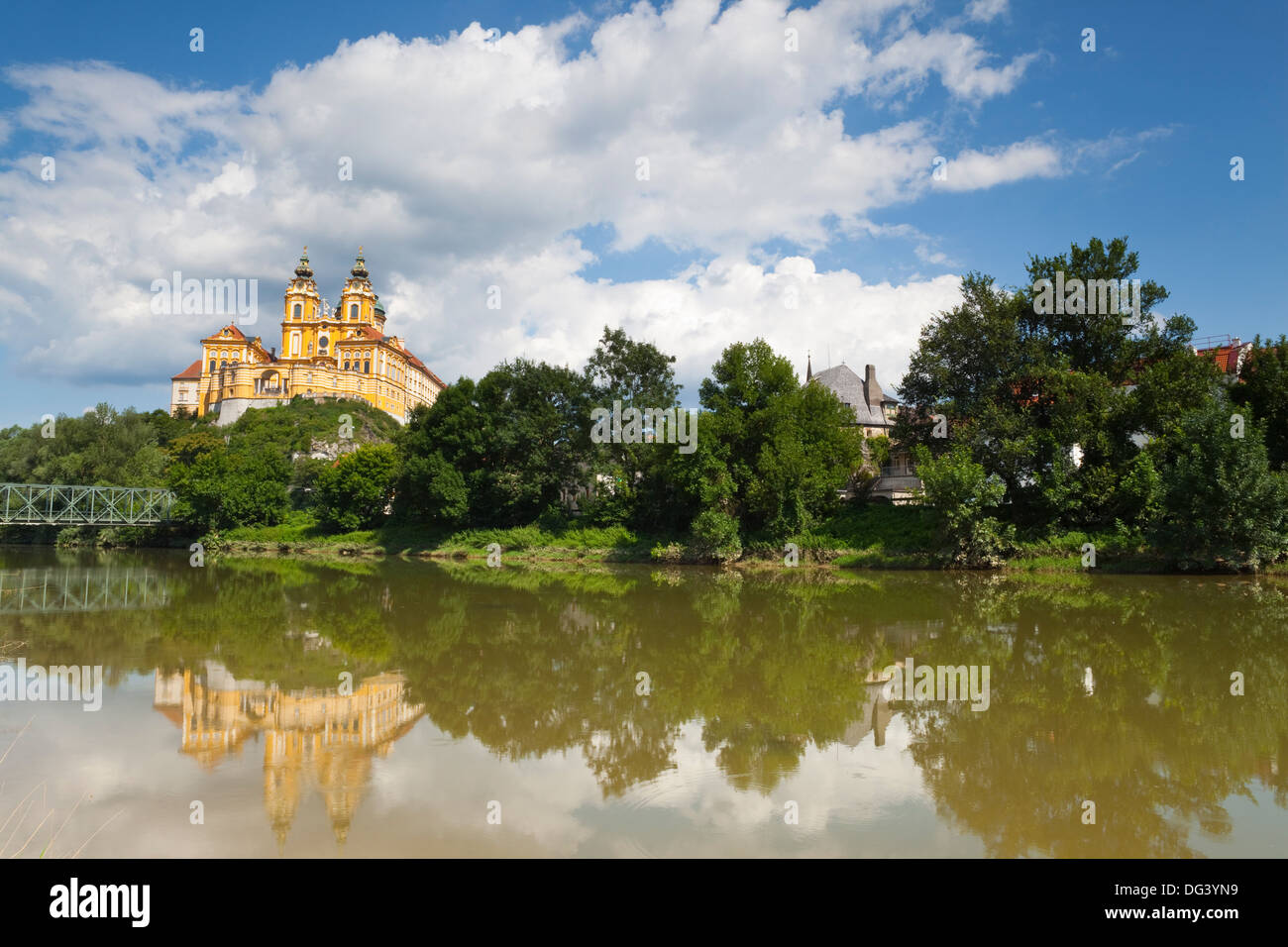 Melk Abbey spiegelt sich in der Donau, Wachau, Niederösterreich, Österreich, Europa Stockfoto