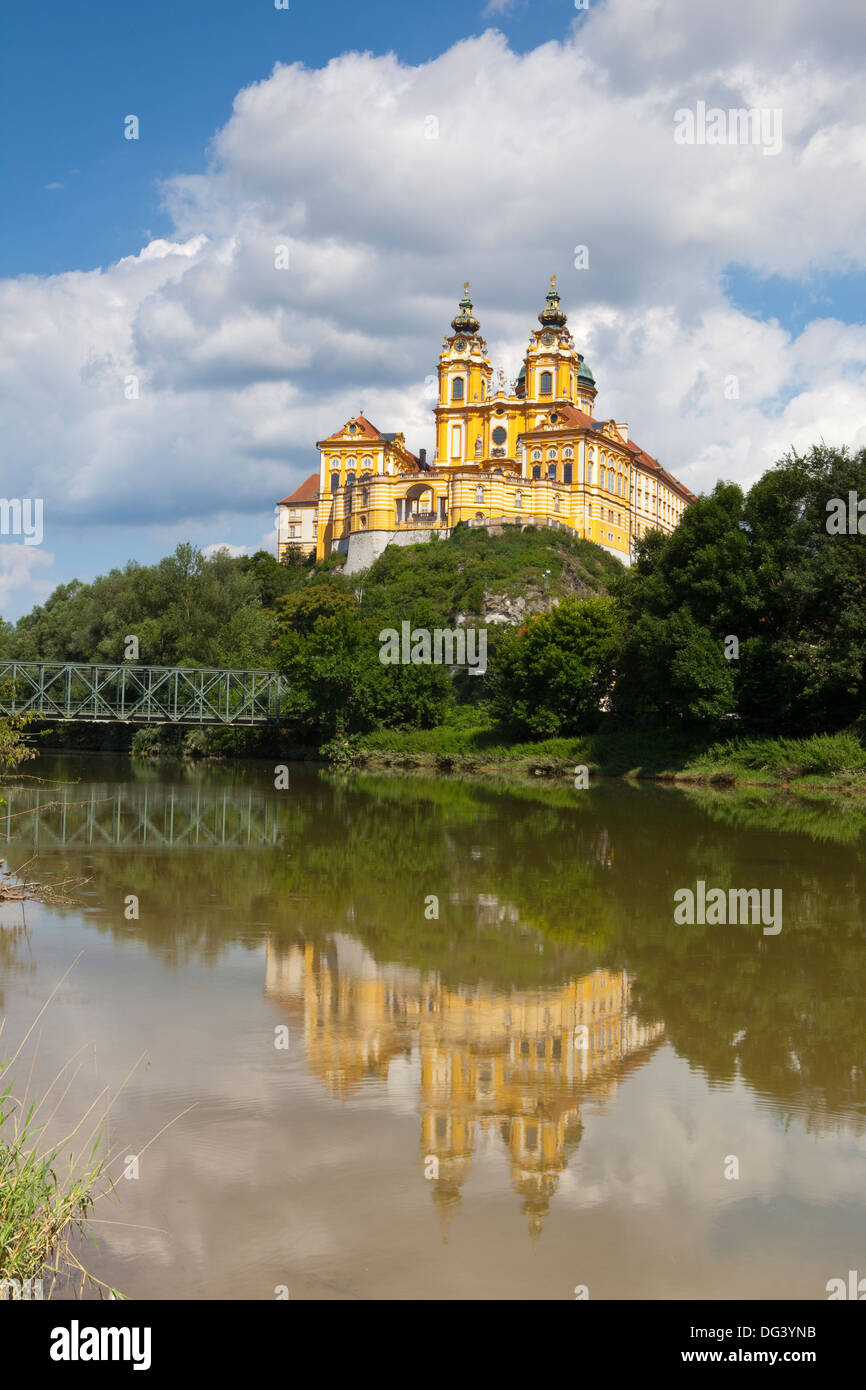 Melk Abbey spiegelt sich in der Donau, Wachau, Niederösterreich, Österreich Stockfoto