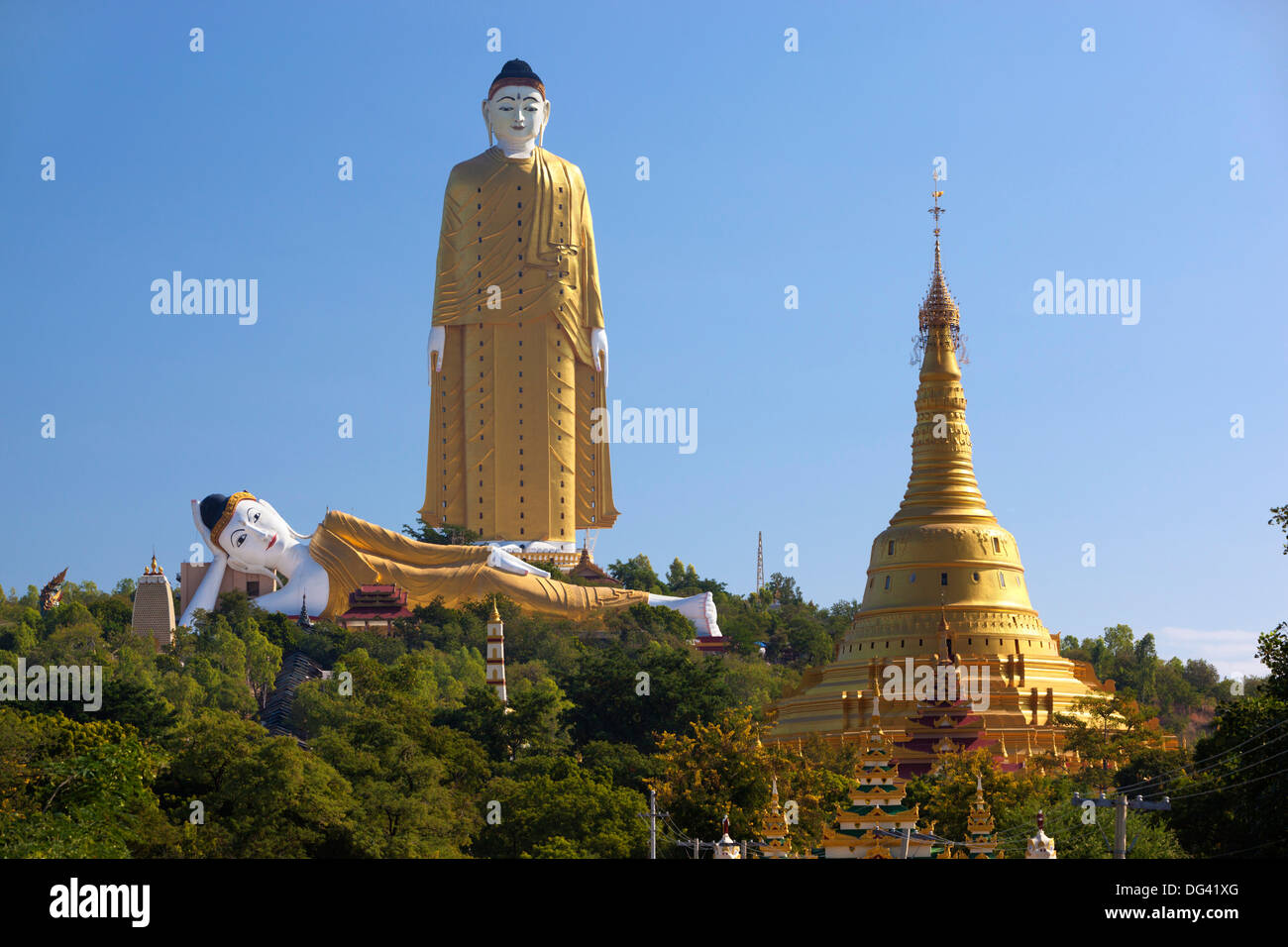 Bodhi Tataung, der weltweit größten stehenden Buddha 424 zu Füßen, in der Nähe von Monywa, Monywa Region, Myanmar (Burma), Asien Stockfoto