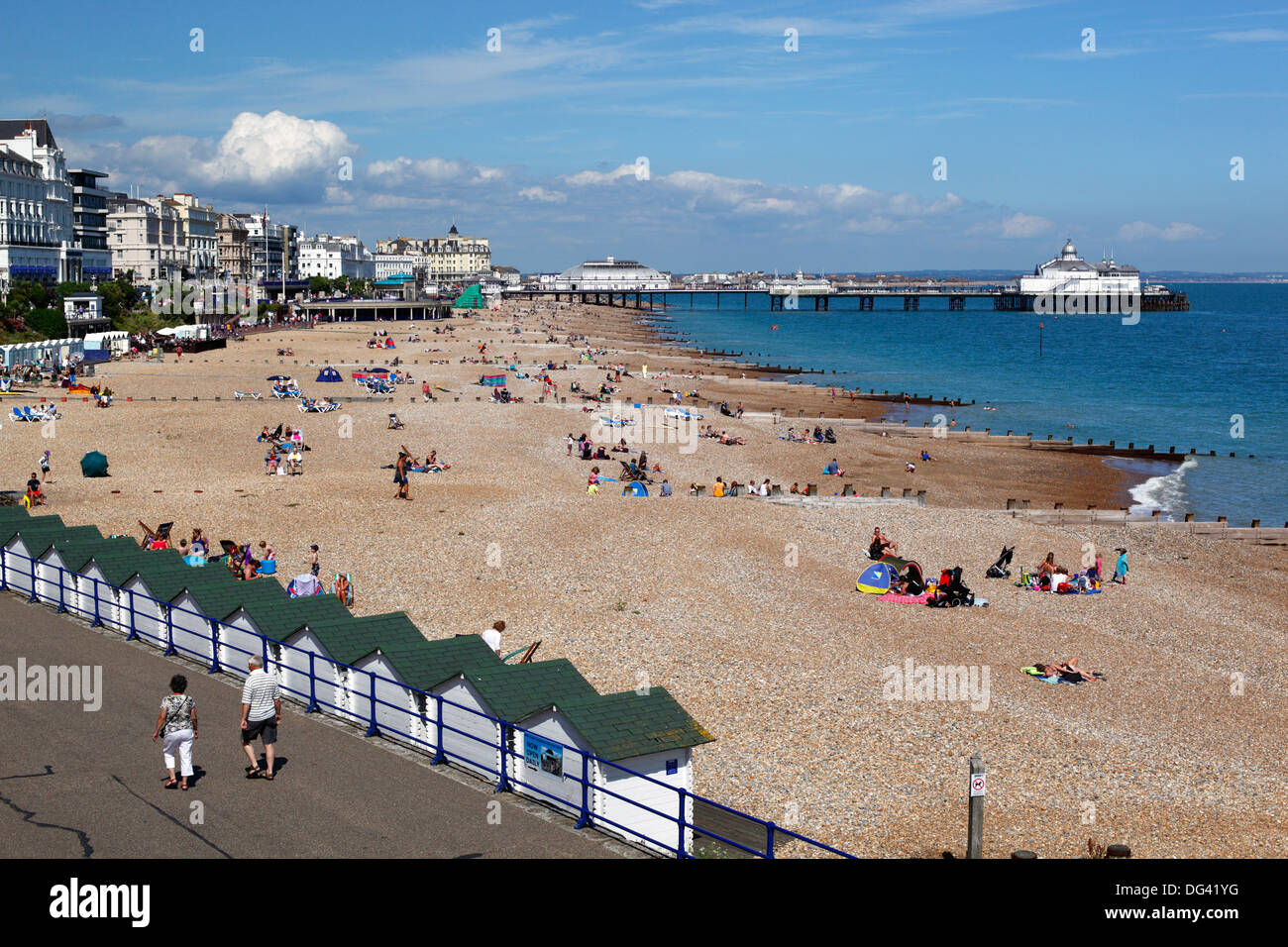 Strand und Pier, Eastbourne, East Sussex, England, Vereinigtes Königreich, Europa Stockfoto
