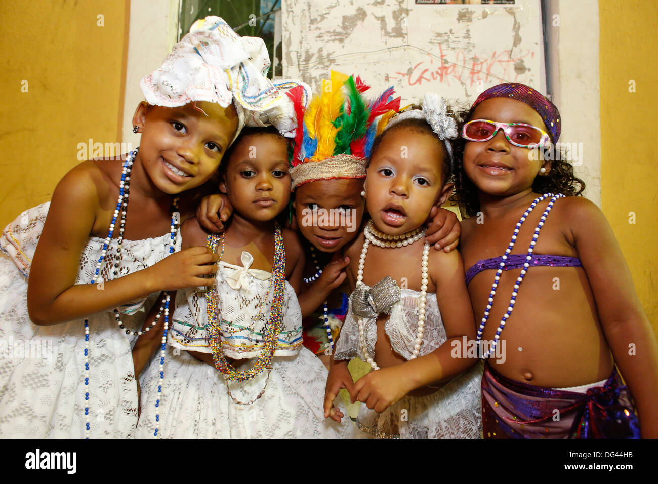 Kinder im Karneval von Salvador in Pelourinho, Bahia, Brasilien, Südamerika Stockfoto