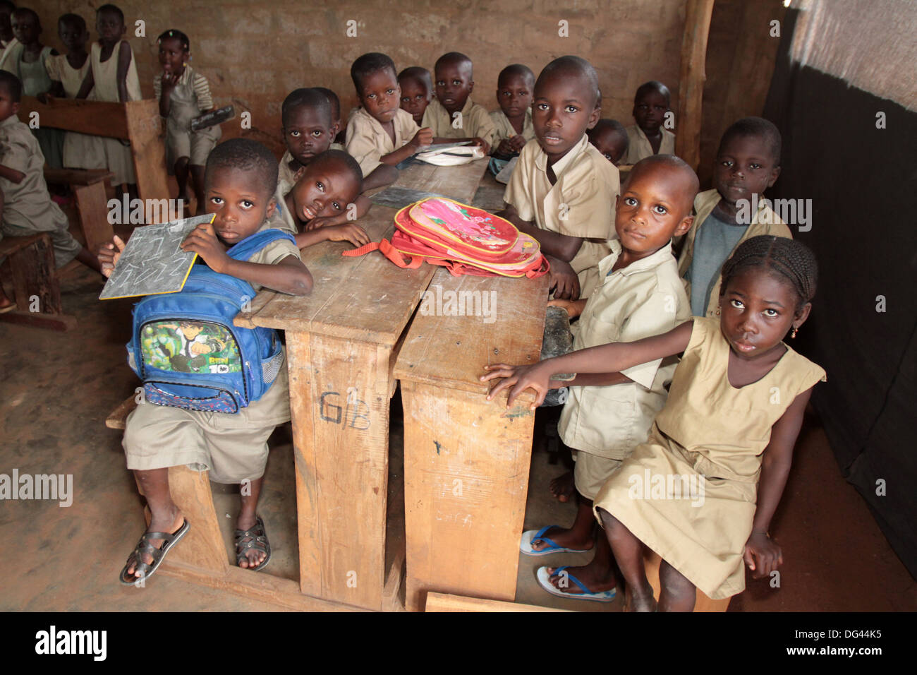 Trug der afrikanischen Klassenzimmer, Hevie, Benin, Westafrika, Afrika Stockfoto