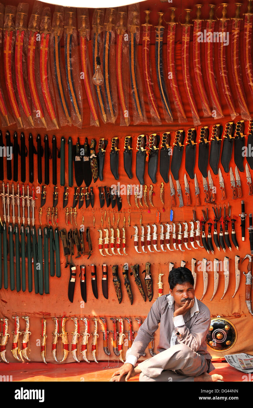 Rajasthani traditionelle Messer Verkäufer, Pushkar, Rajasthan, Indien, Asien Stockfoto