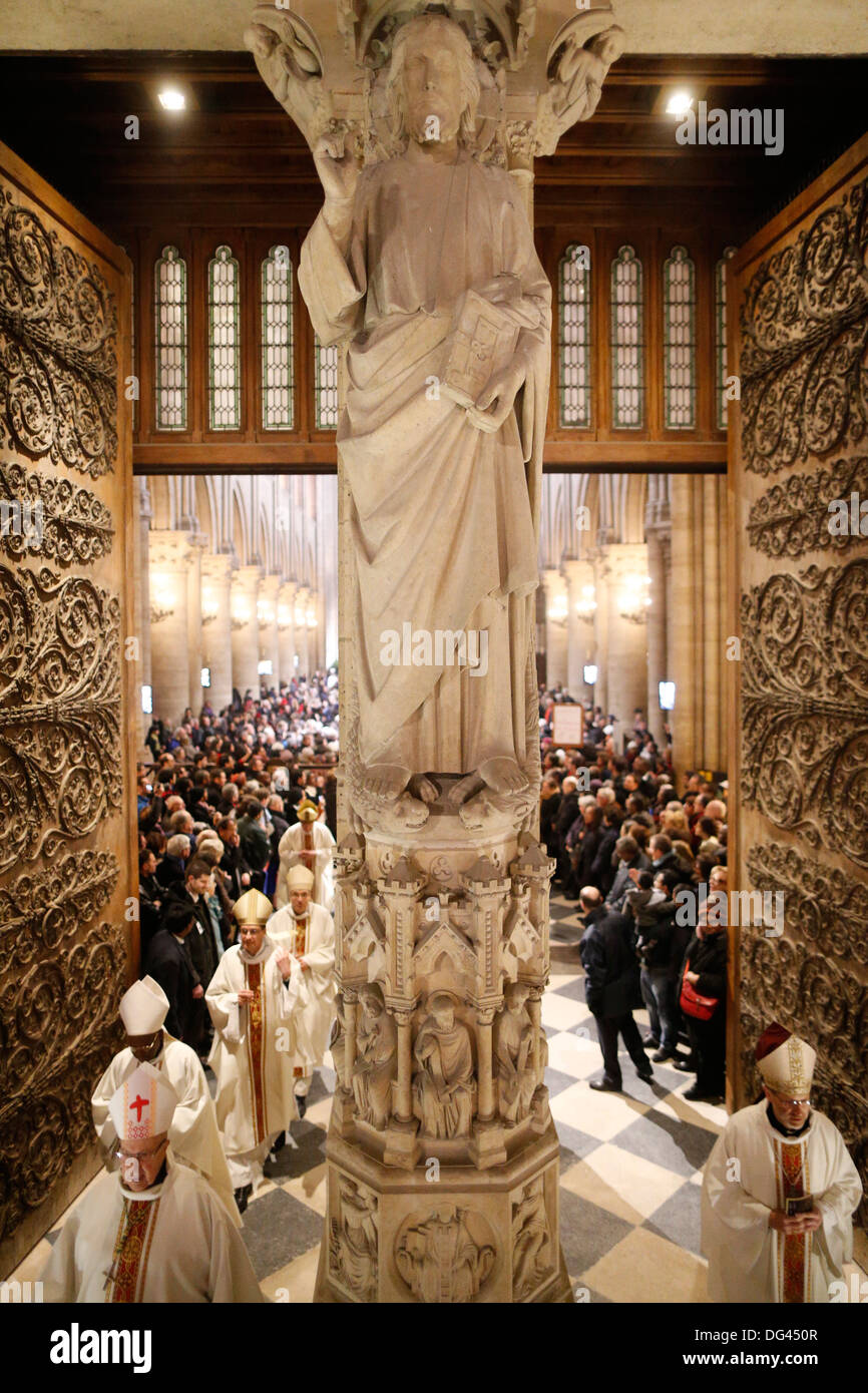 Prozession, zu beenden, Kathedrale Notre-Dame de Paris, Paris, Frankreich Stockfoto