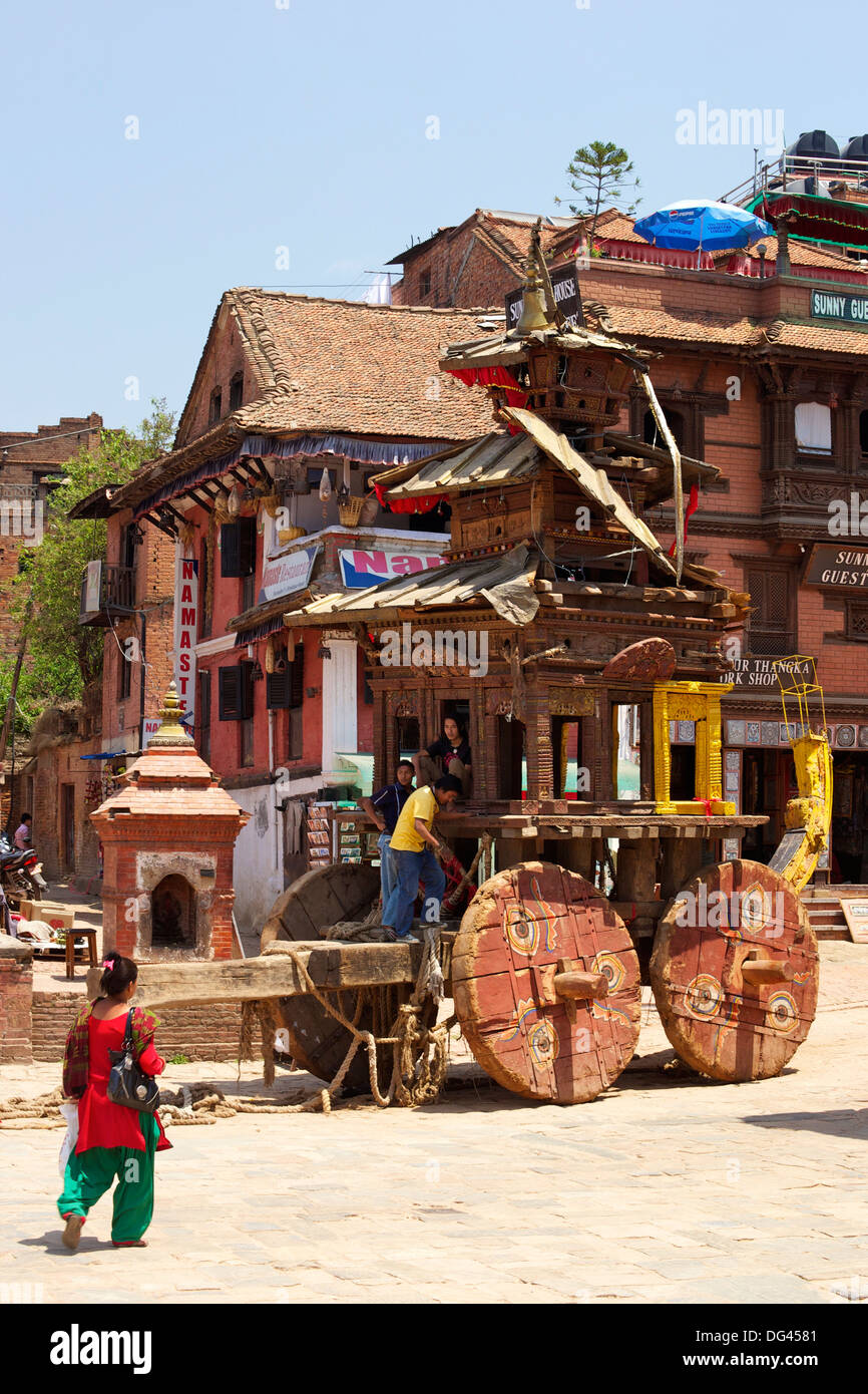 Große hölzerne Streitwagen verwendet für religiöse Feste, UNESCO World Heritage Site, Bhaktapur, Kathmandu-Tal, Nepal, Asien Stockfoto