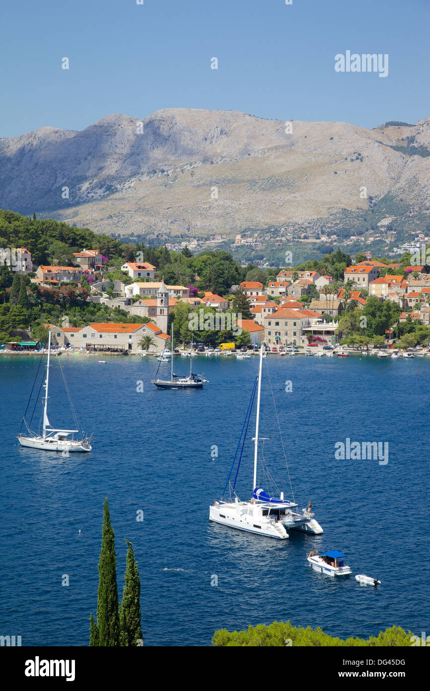 Blick auf die Altstadt Stadt und Adria-Küste, Cavtat, Dubrovnik Riviera, Dalmatien, Dalmatien, Kroatien, Europa Stockfoto Blick auf die Altstadt Stadt und Adria-Küste, Cavtat, Dubrovnik Riviera, Dalmatien, Dalmatien, Kroatien, Europa Stockfoto