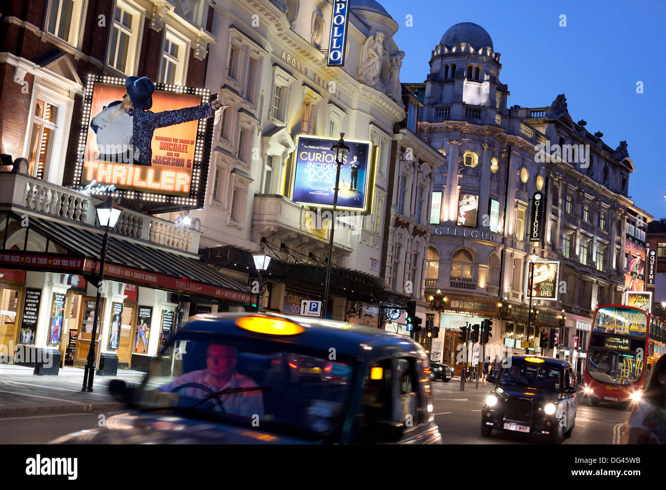 Theater bei Nacht, Shaftesbury Avenue, London, England, United Kingdom, Europe Stockfoto