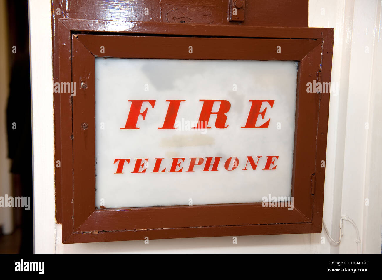 Alten Telefonanruf Box Alarm Pause Brandschutzglas Stockfoto