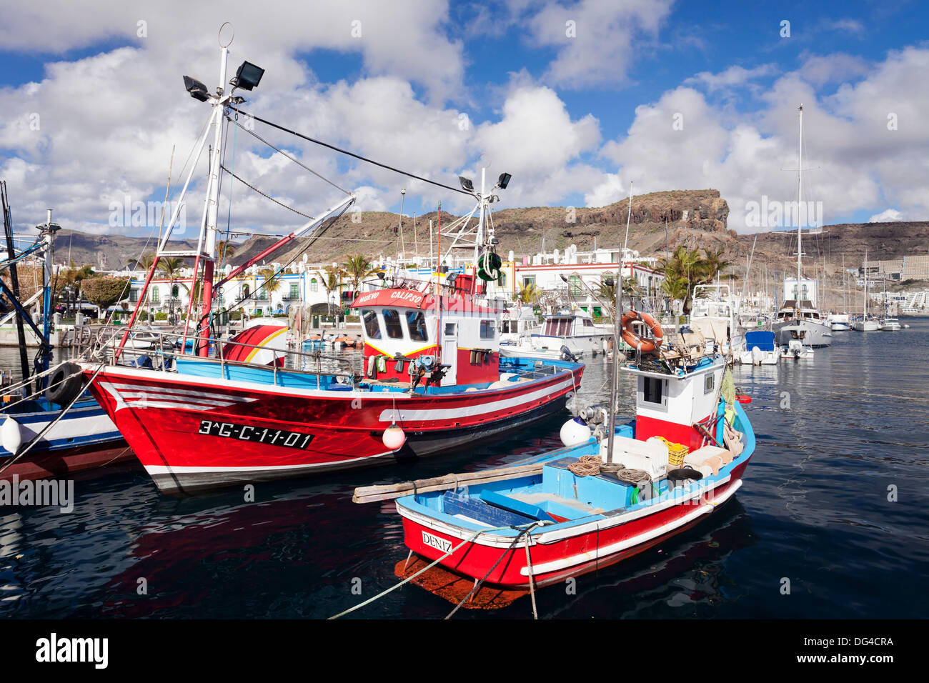 Angelboote/Fischerboote am alten Hafen von Puerto de Mogan, Gran Canaria, Kanarische Inseln, Spanien, Atlantik, Europa Stockfoto