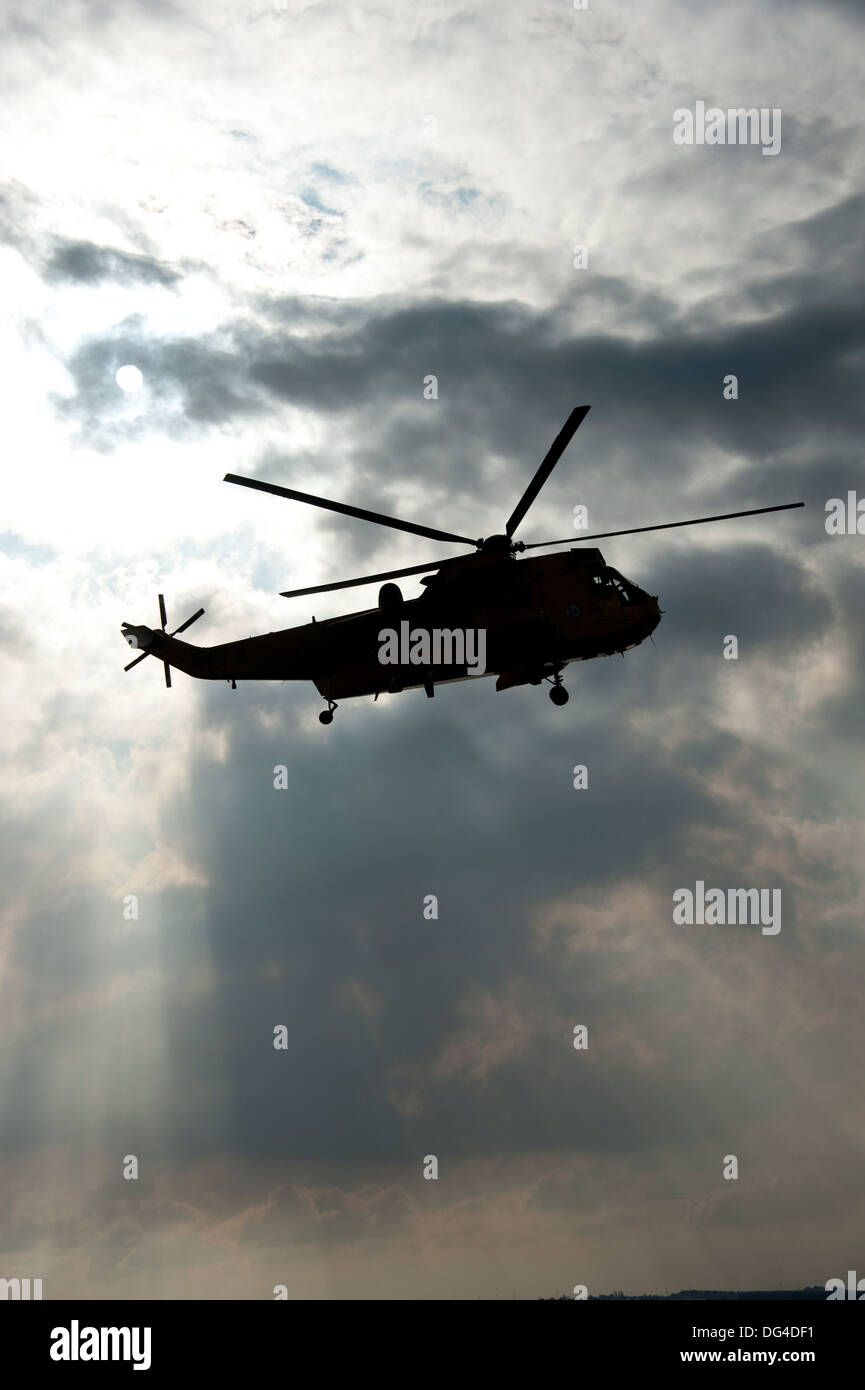 Seaking Hubschrauber-Rettung dunklen Himmel bedrohlich Stockfoto
