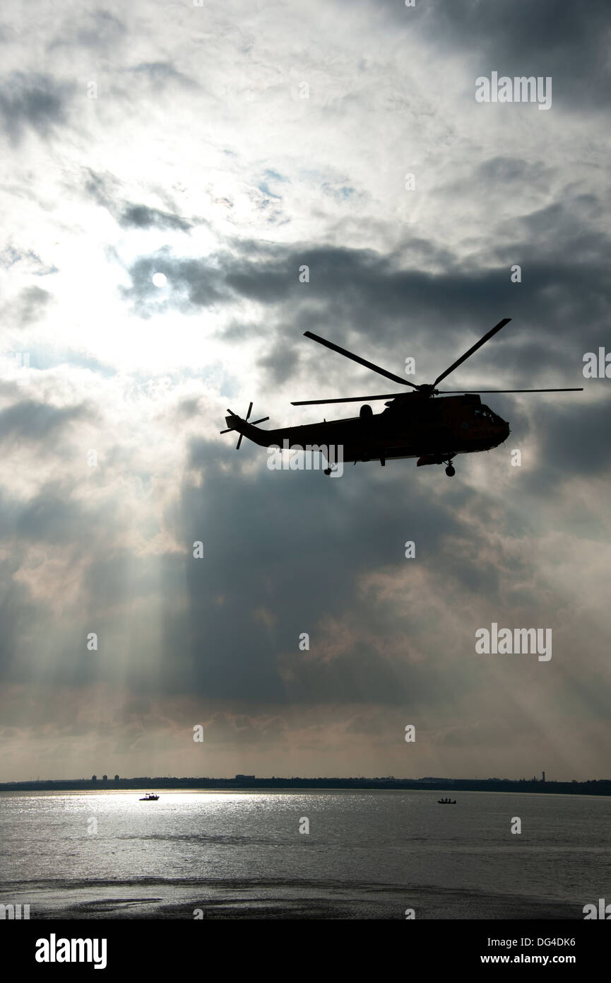 Seaking Hubschrauber Rettung dunkel drückende Himmel Stockfoto