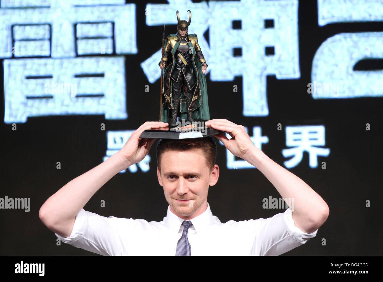 Peking, China. 11. Oktober 2013. Britischer Schauspieler Tom Hiddleston besucht Pressekonferenz des Films Thor: The Dark World in Peking auf Freitag, 11. Oktober 2013. © TopPhoto/Alamy Live-Nachrichten Stockfoto