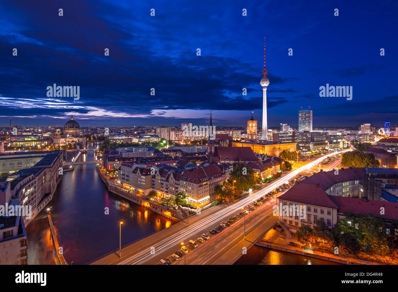 Berlin, Deutschland von oben der Spree gesehen. Stockfoto