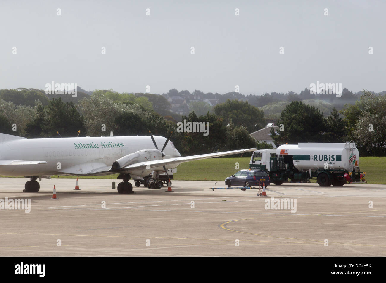 Atlantic Airlines Prop & Rubis Aviation Fuel tanker Stockfoto