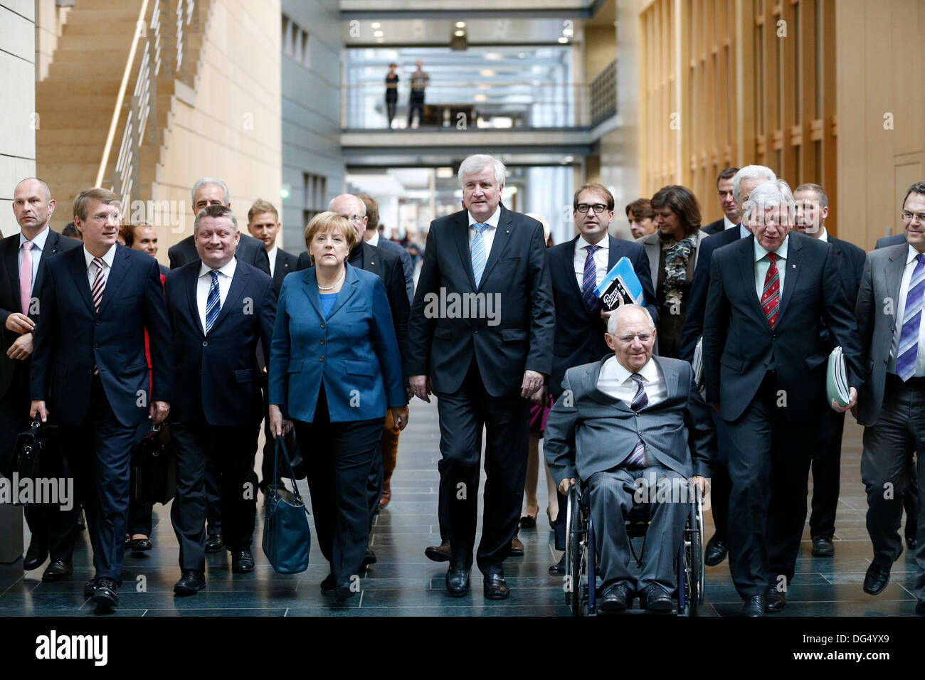 Berlin, Deutschland. 14. Oktober 2013.Secound unsystematisch sprechen zwischen den Führern der CSU / CDU und SPD für die mögliche Bildung einer Regierungskoalition in der Deutschen Parlamentarischen Gesellschaft in Berlin realisiert. / Bild: Führer der CDU und CSU. Bildnachweis: Reynaldo Chaib Paganelli/Alamy Live-Nachrichten Stockfoto