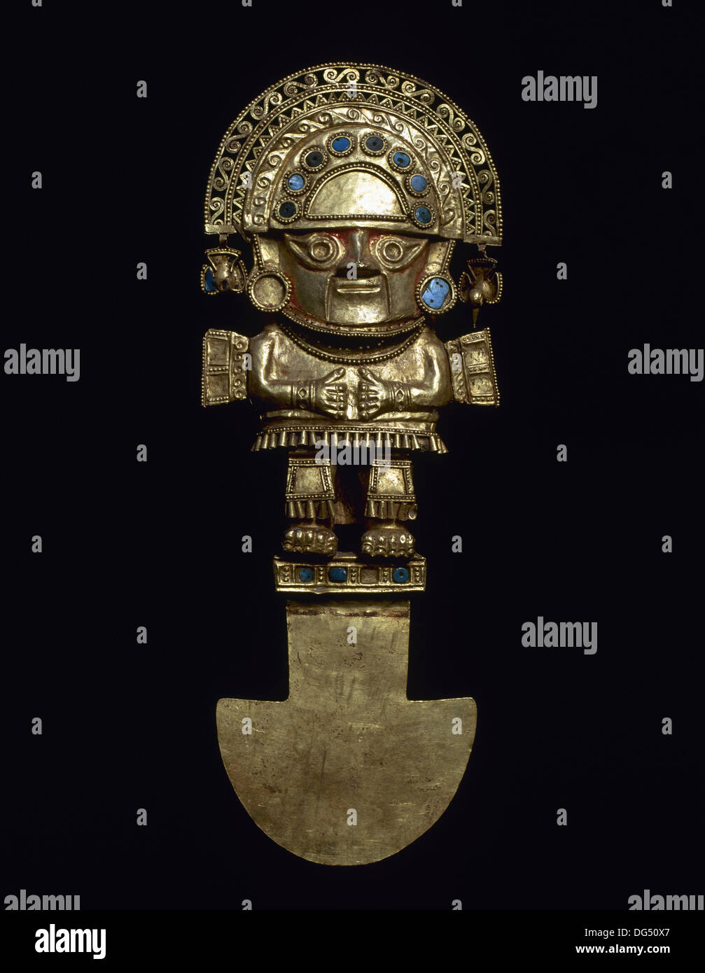 Chimú-Kultur. TUMI. Aufopfernde zeremonielle Axt aus Gold gemacht. Es stellt den Gott Maymlap. 11.-15. Jahrhundert. Stockfoto