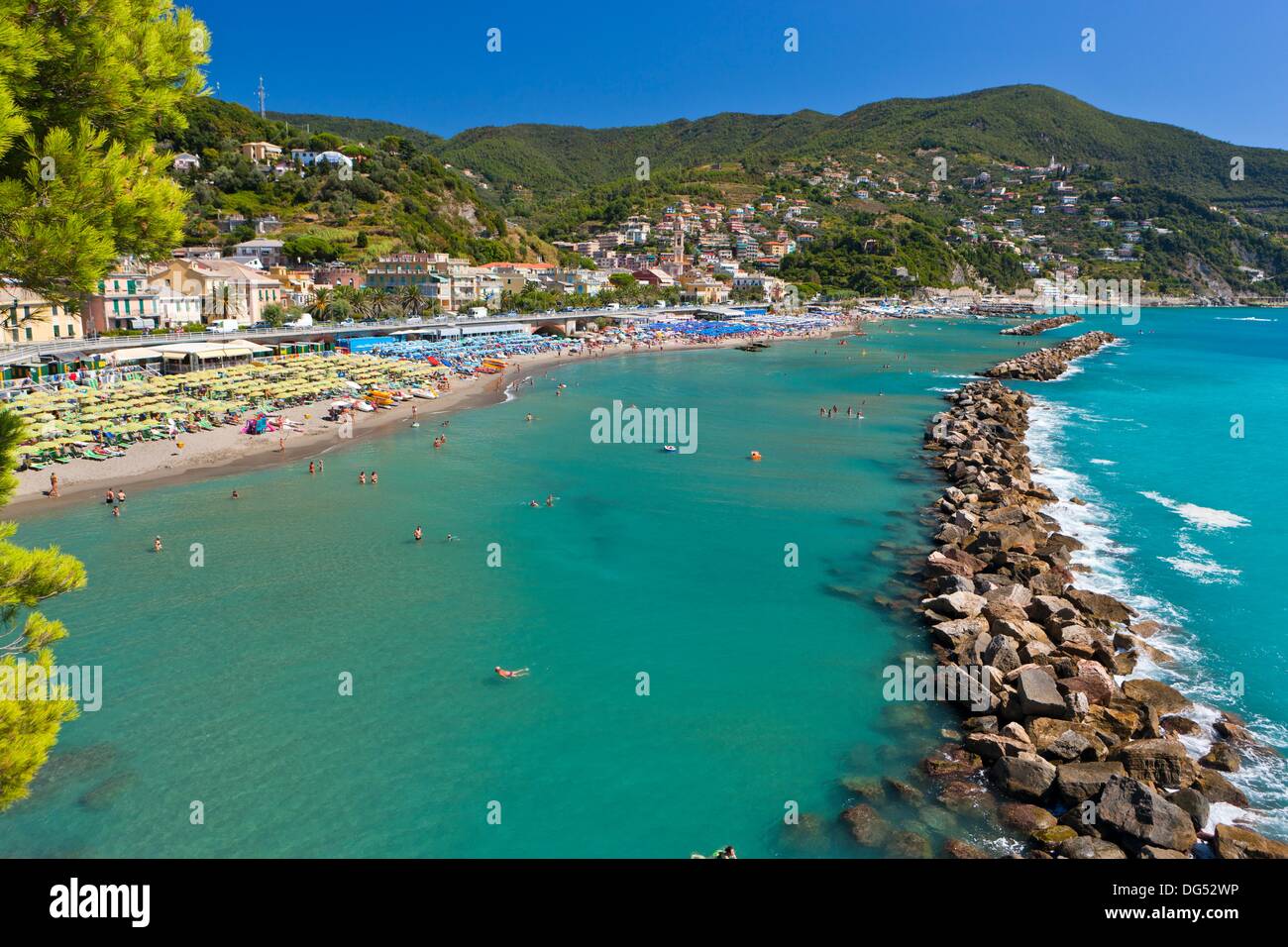 Strand von Moneglia, Riviera di Levante, Provinz Genua, Ligurien, Italien Stockfotografie Alamy