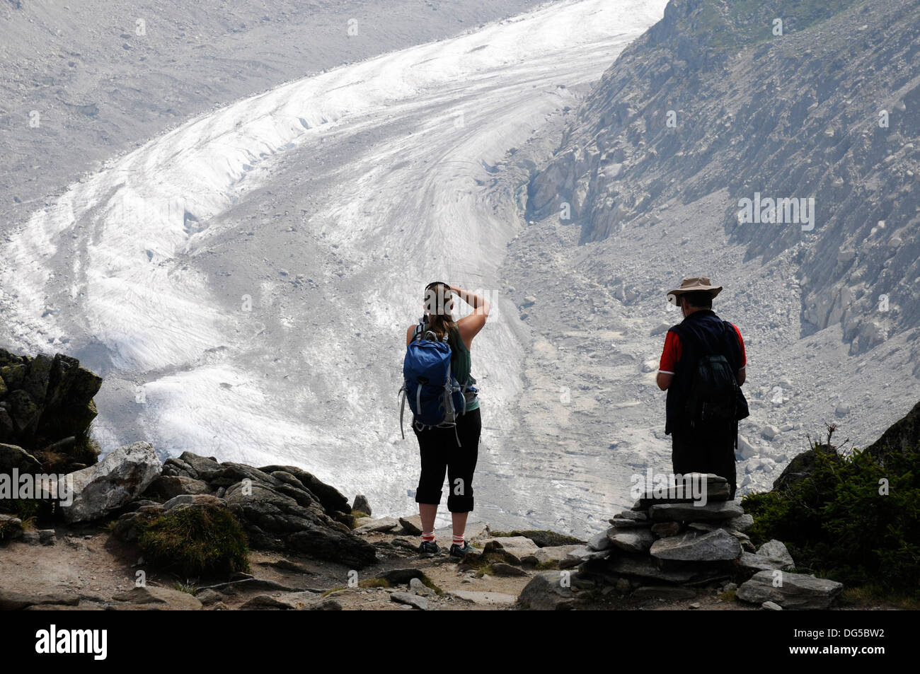 Ein trekker auf das Mer de Glace von Signal Forbes, Chamonix, Frankreich Stockfoto