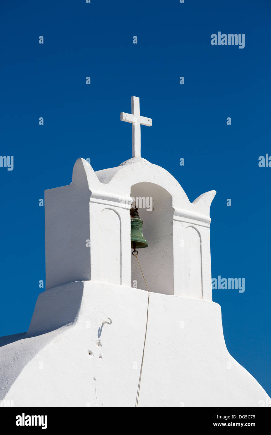 Nahaufnahme von einem religiösen Glocken der orthodoxen Kirche in Santorini. Griechenland Stockfoto