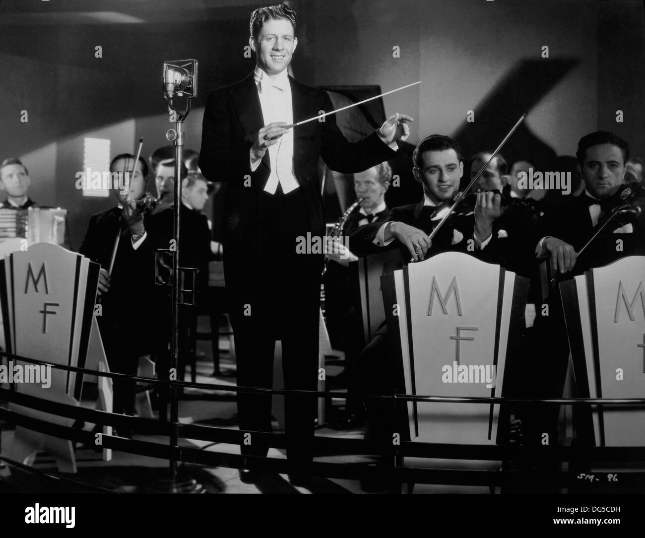 Rudy Vallee und Orchester, am Set des Films, süße Musik, 1935 Stockfoto