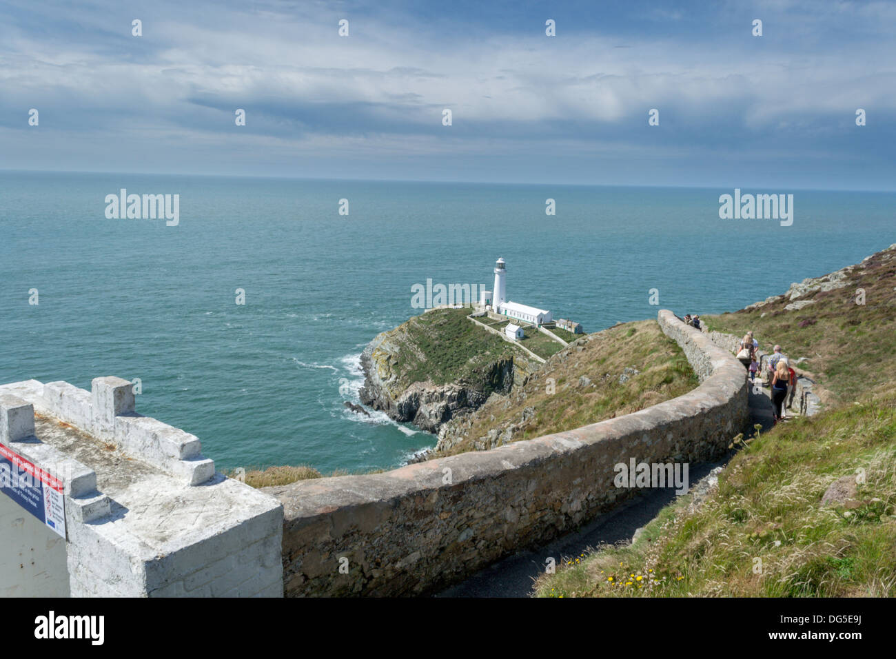 Aussicht auf South Stack Lighthouse von Holyhead Insel Anglesey Stockfoto