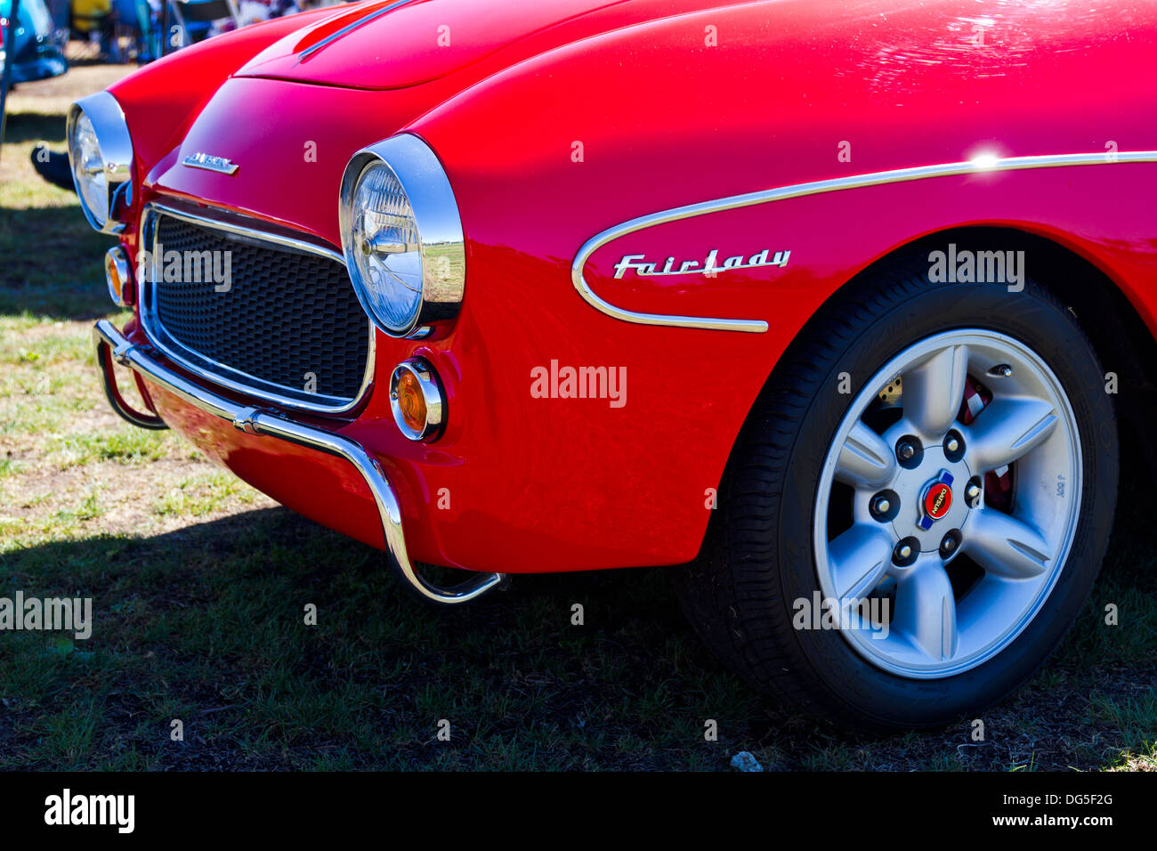 Detaillierte Nahaufnahme der vor 1960 Datsun FairLady. Stockfoto