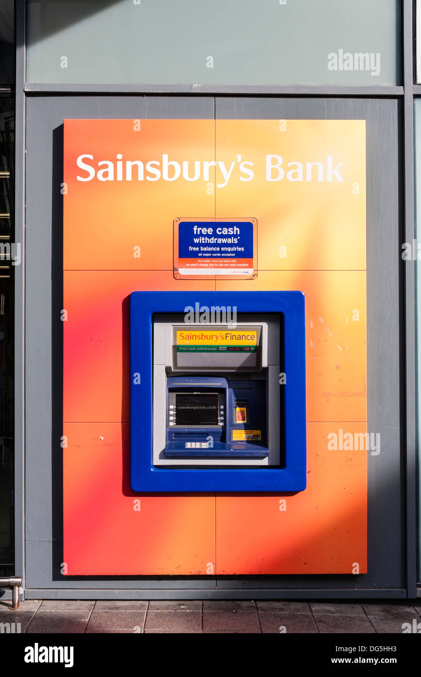 Sainsbury's.Bank. Automatisierte Geldautomaten außerhalb Zweig der britische Supermarktkette. Stockfoto